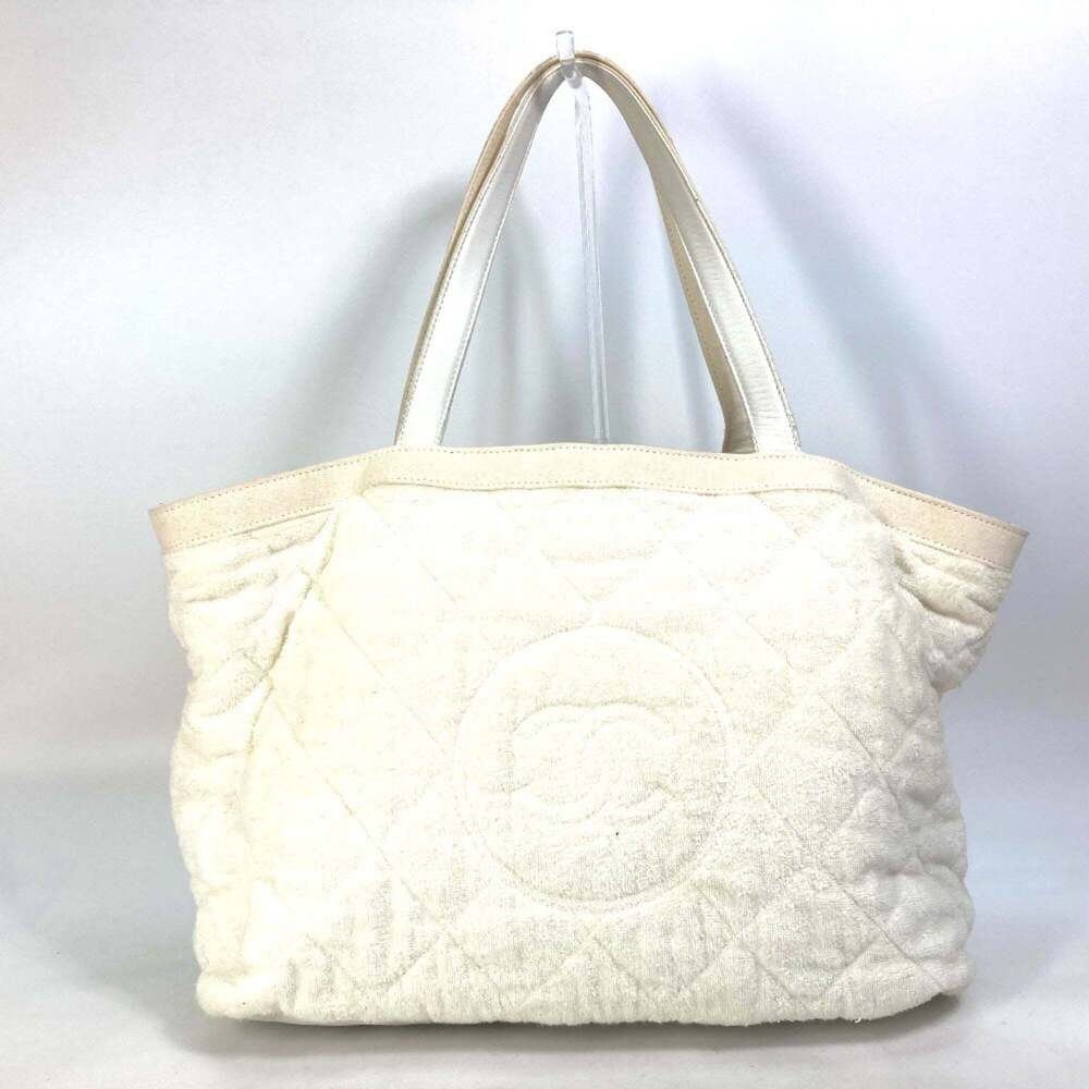 CHANEL White Leather Logo Shoulder Bag - Picture 2 of 14